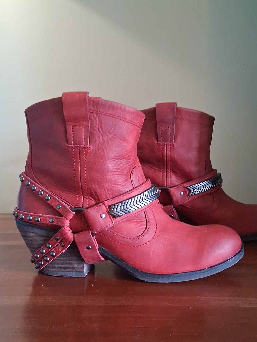 Gianni Bini Women Red Leather Western Ankle Boots Decorative Harness Straps 8.5